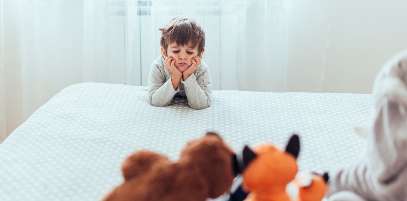 Jakie są najczęstsze problemy ze snem u dzieci i jak sobie z nimi poradzić?
