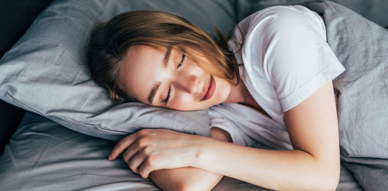 Ile godzin głębokiego snu potrzebuje twój organizm? &#8211; praktyczne wskazówki dla zdrowszego snu